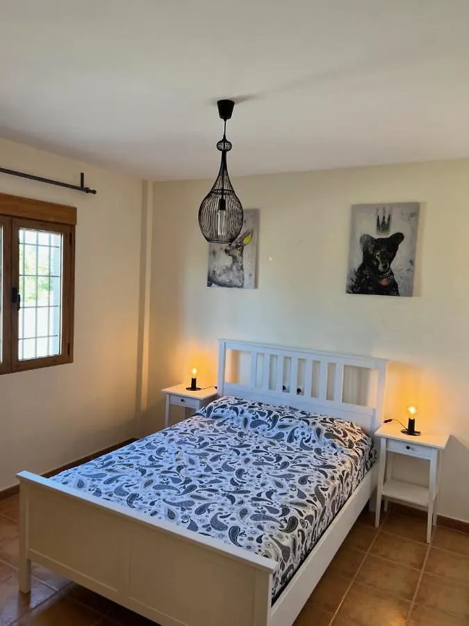 Villa Flo - Very Large, Cheerful Villa With Private Pool And Garden 알복스 0*,  스페인